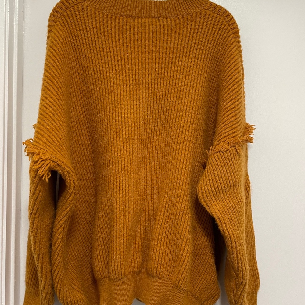 ⭐️Macy’s Sweater⭐️ - Picture 2 of 3